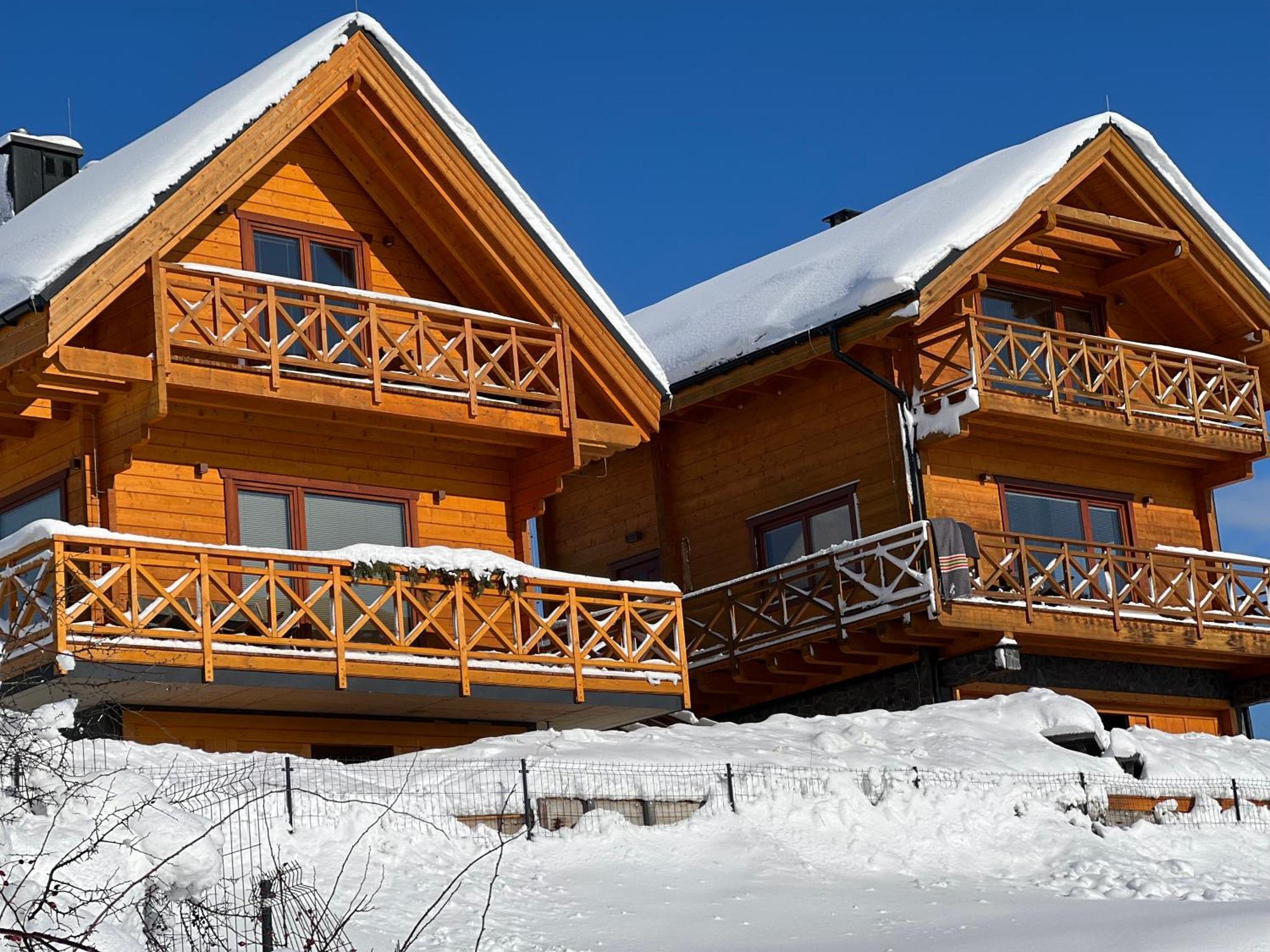 Houten Vakantiewoning "Reisnaarpolen" Royaal Ontbijt, Sauna En Hottub Czarna Gora Exterior photo