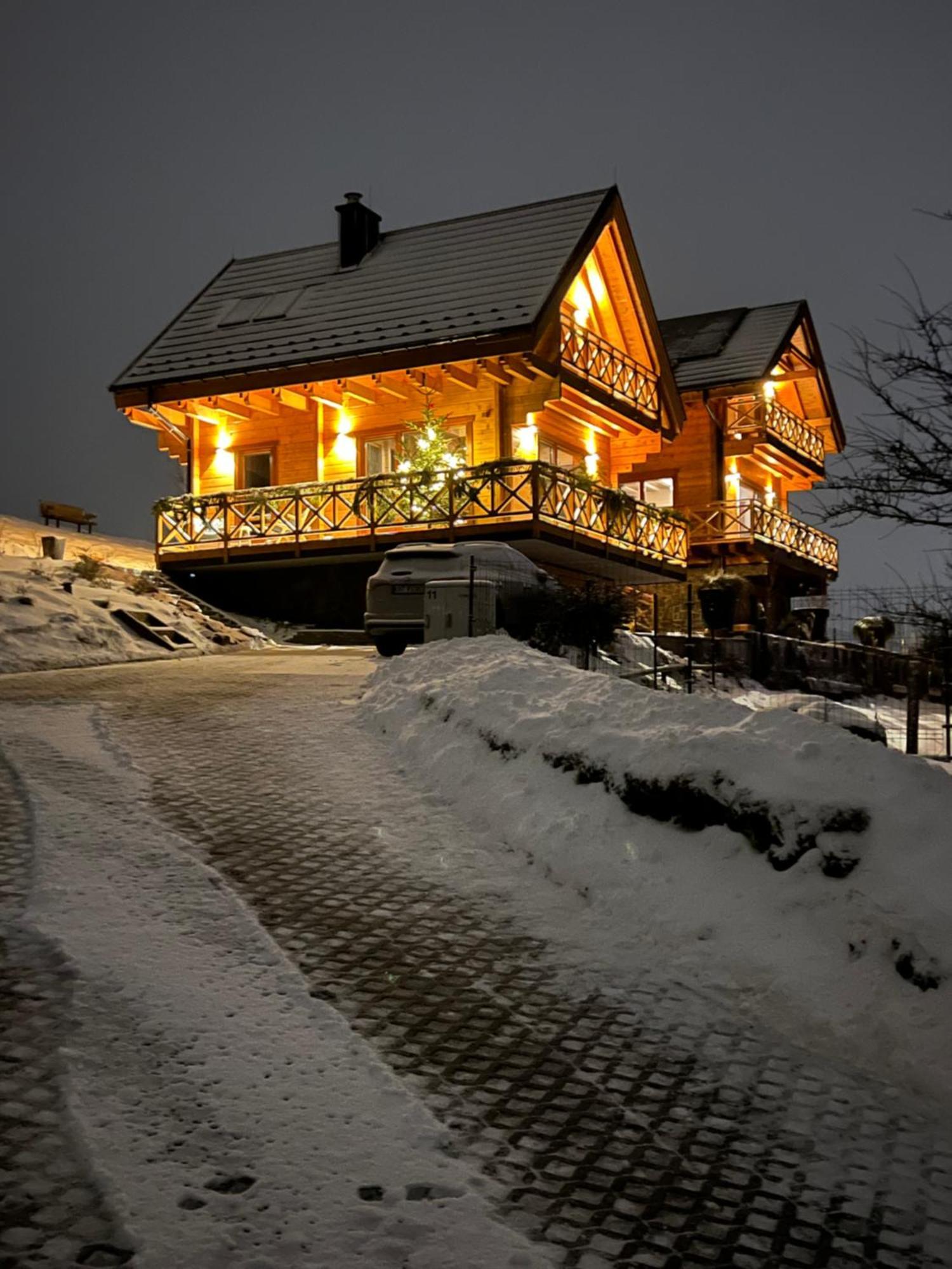 Houten Vakantiewoning "Reisnaarpolen" Royaal Ontbijt, Sauna En Hottub Czarna Gora Exterior photo