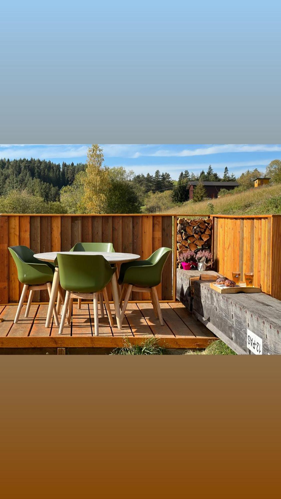 Houten Vakantiewoning "Reisnaarpolen" Royaal Ontbijt, Sauna En Hottub Czarna Gora Exterior photo