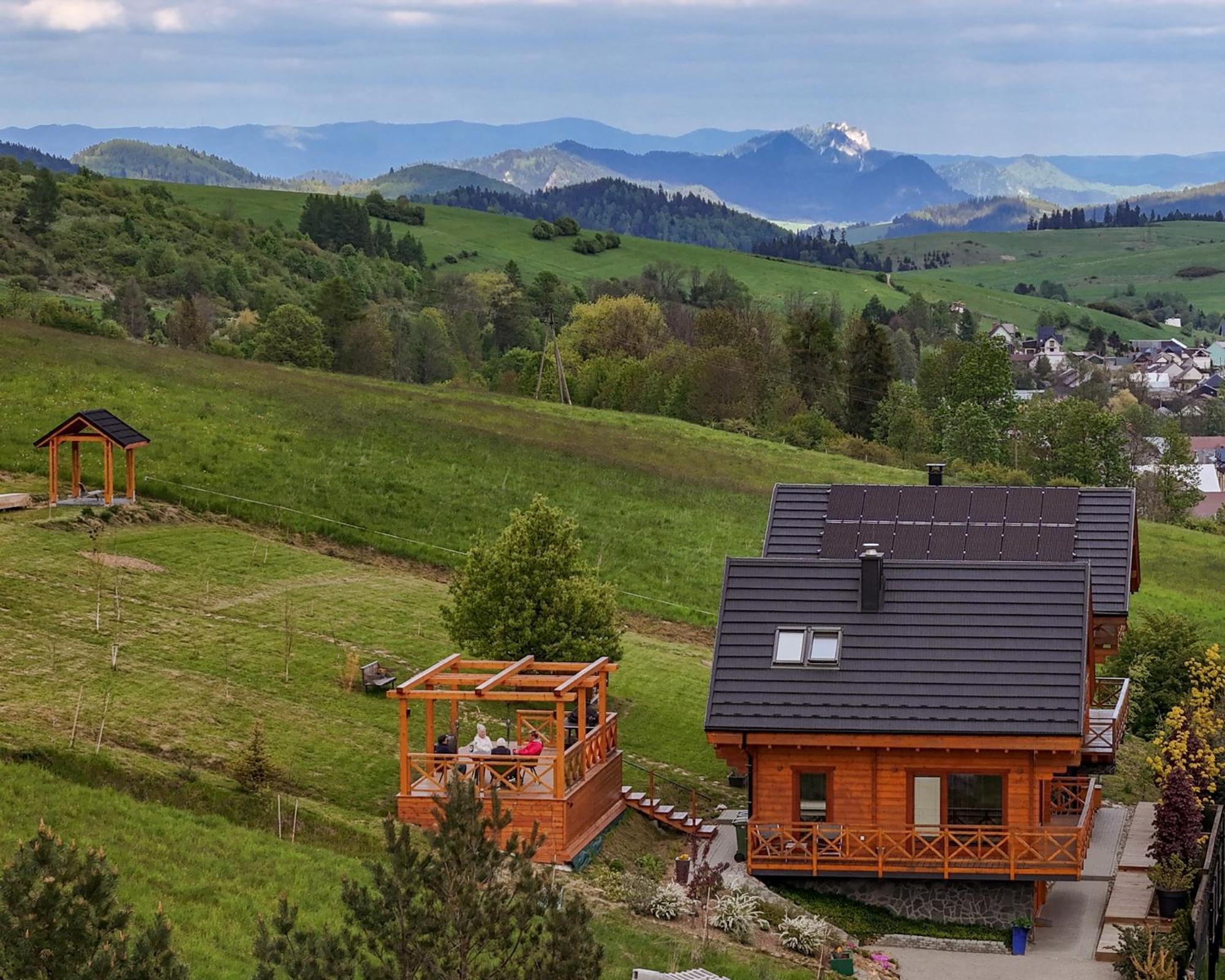 Houten Vakantiewoning "Reisnaarpolen" Royaal Ontbijt, Sauna En Hottub Czarna Gora Exterior photo