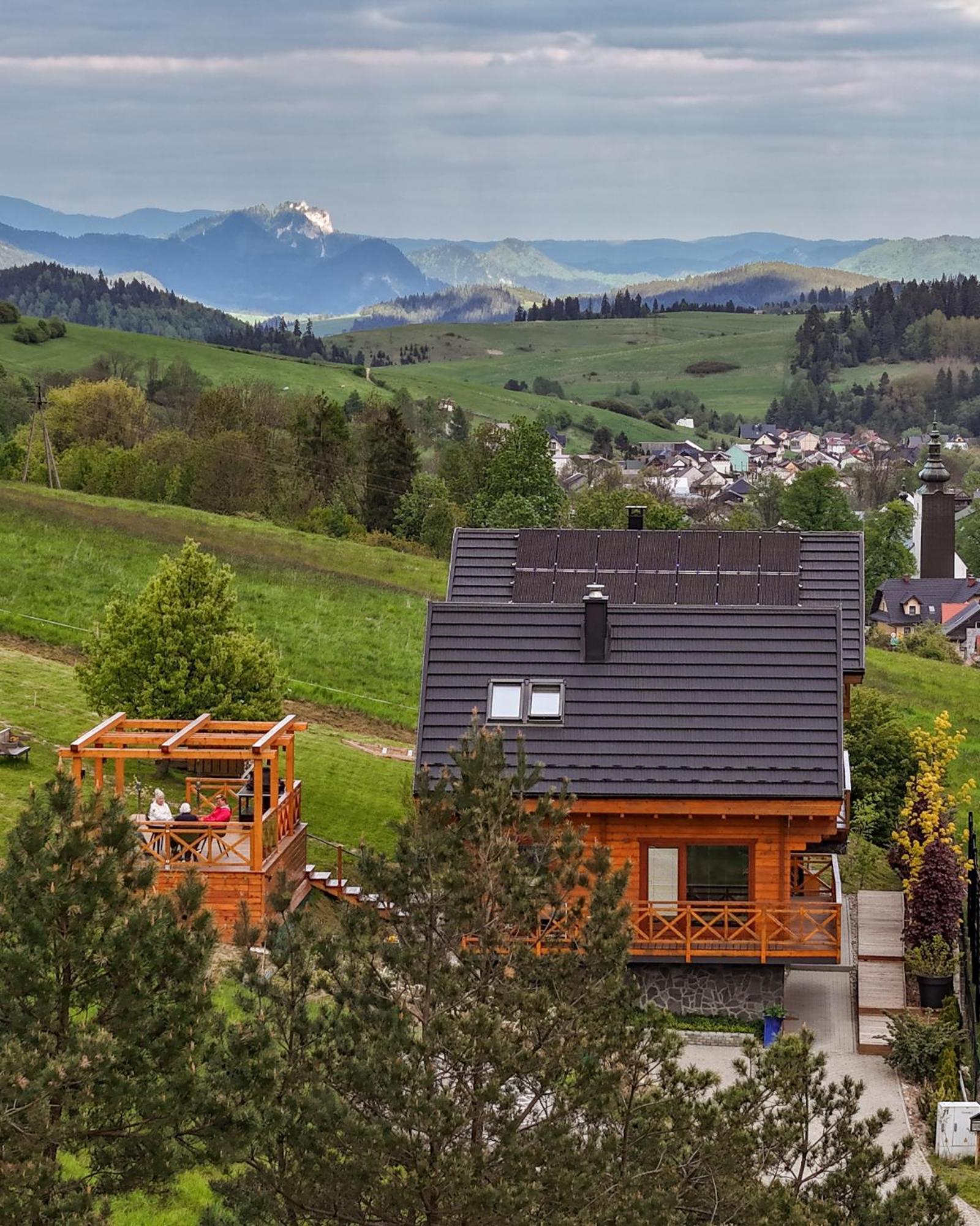 Houten Vakantiewoning "Reisnaarpolen" Royaal Ontbijt, Sauna En Hottub Czarna Gora Exterior photo