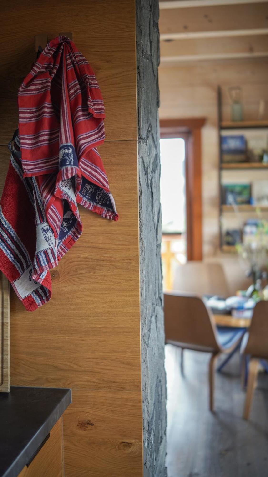 Houten Vakantiewoning "Reisnaarpolen" Royaal Ontbijt, Sauna En Hottub Czarna Gora Exterior photo